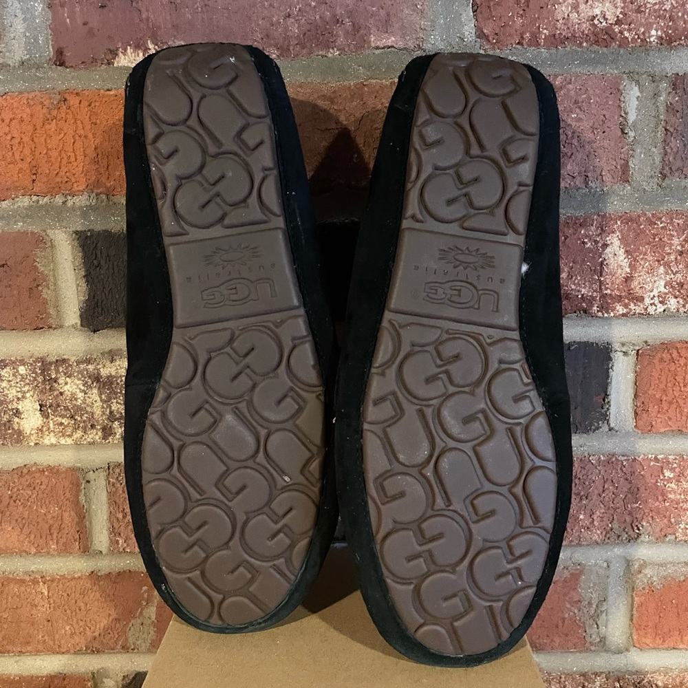 UGG W Ansley Black Slippers w/ Cream Lining - Picture 7 of 7